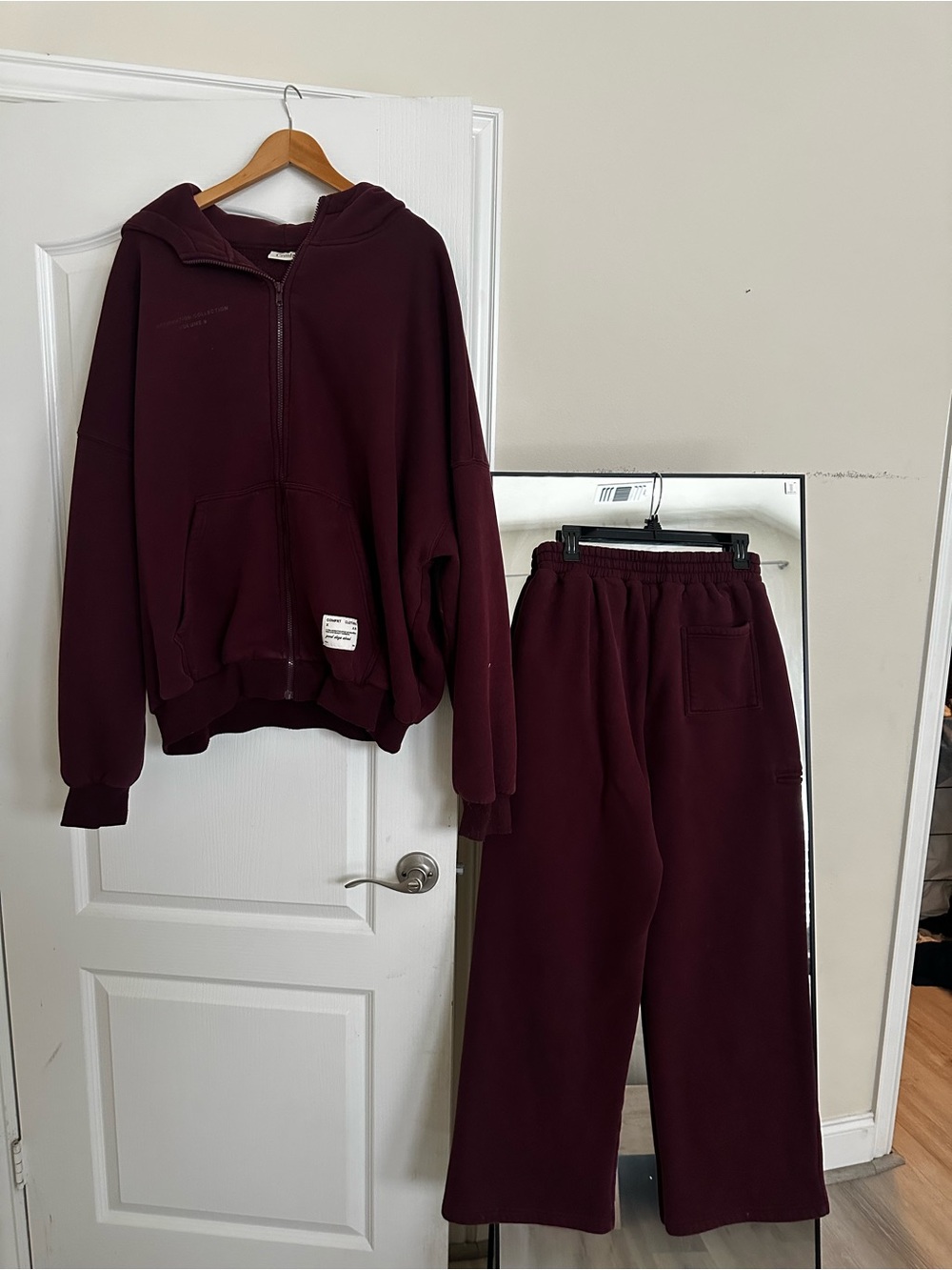 Men's Maroon Full-Zip Hoodie & Relaxed Sweatpants Set